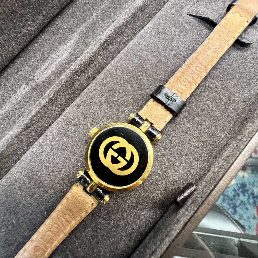 Vintage Gucci Croc Embossed Leather Black and Gold Watch 4500m with Box - Picture 5 of 9